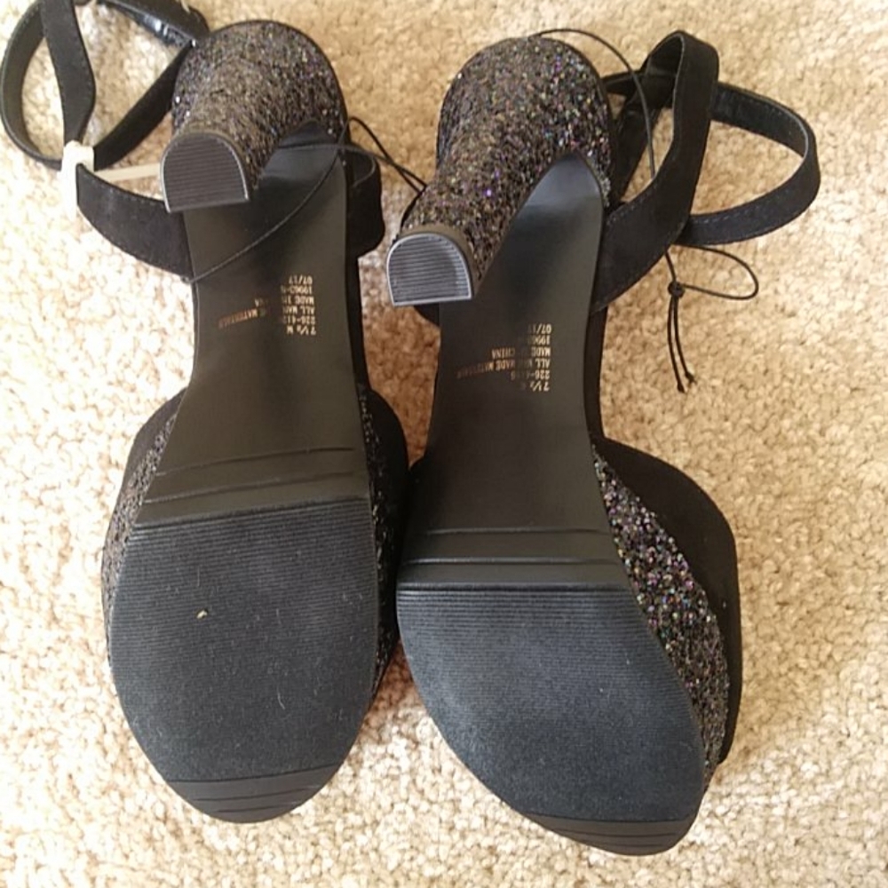 Shoe - Picture 5 of 8